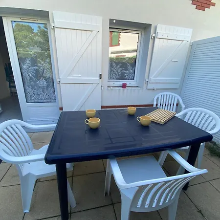 Holiday home Maison Avec Piscine Proche Plage, - Fr-1-22-345