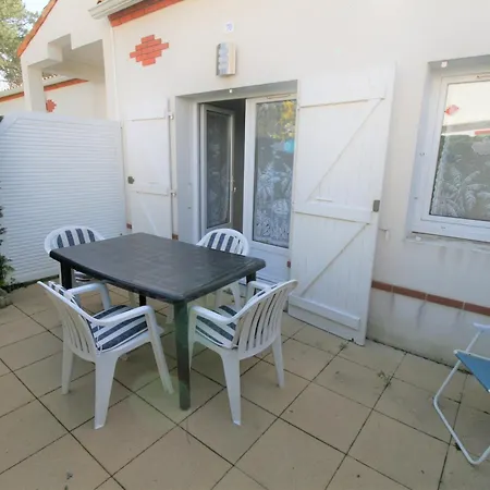 Holiday home Maison Avec Piscine Proche Plage, - Fr-1-22-345